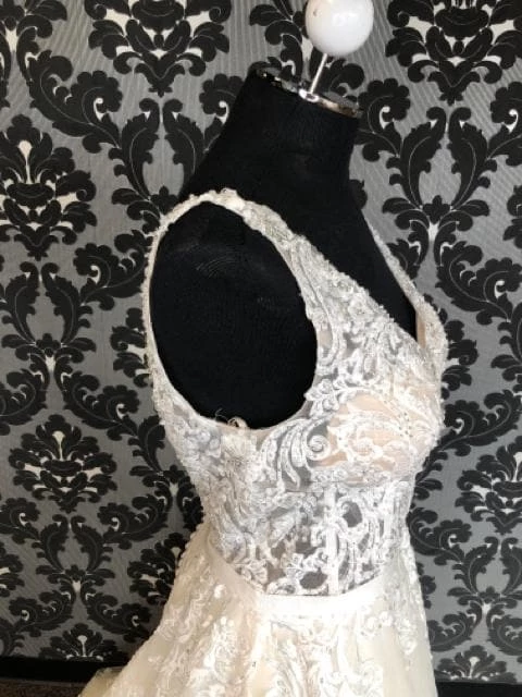 Something Blue Hurley Size 10 IvoryV-Neck Sleeveless A-line Wedding Dress WEDDING DRESSES 5 Something Blue Hurley Size 10 IvoryV-Neck Sleeveless A-line Wedding Dress WEDDING DRESSES