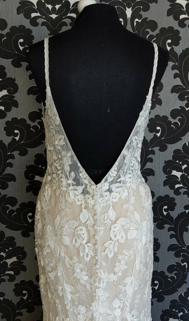 Something Blue Stella York 7370 Wedding Dress Size 14 Lace/Tulle Ivory Sleeveless Sheath WEDDING DRESSES 7 Something Blue Stella York 7370 Wedding Dress Size 14 Lace/Tulle Ivory Sleeveless Sheath WEDDING DRESSES
