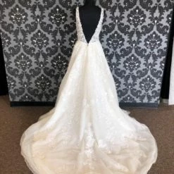 Something Blue Hurley Size 10 IvoryV-Neck Sleeveless A-line Wedding Dress WEDDING DRESSES 10 Something Blue Hurley Size 10 IvoryV-Neck Sleeveless A-line Wedding Dress WEDDING DRESSES