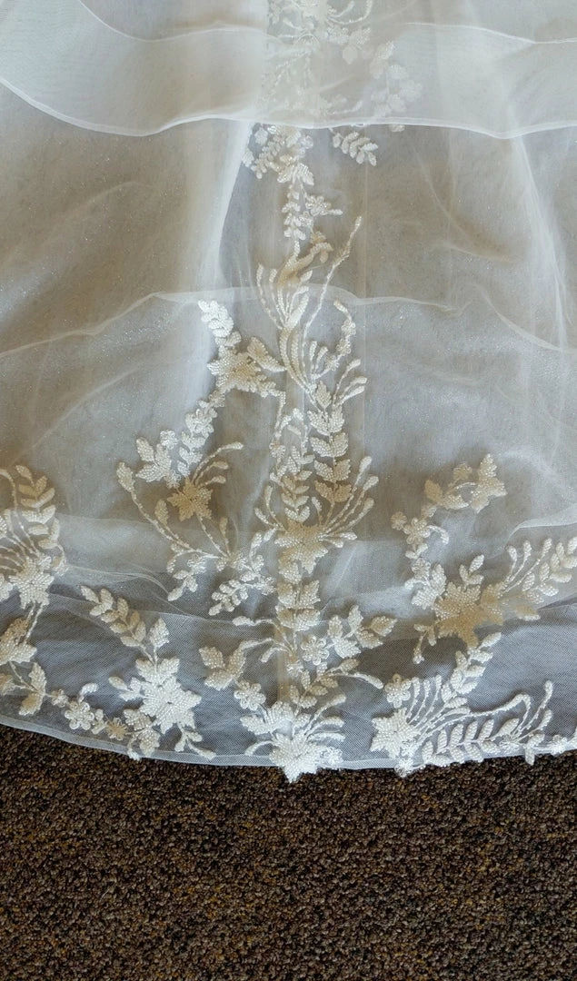 Something Blue CallaBlanche Wedding Dress 121230 Size 12 Tulle/Beads White Sleeveless Deep V 6 Something Blue CallaBlanche Wedding Dress 121230 Size 12 Tulle/Beads White Sleeveless Deep V