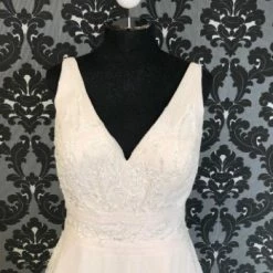 Something Blue WEDDING DRESSES Justin Alexander Size 12 Misty Rose V-Neck Sleeveless Tulle A-line