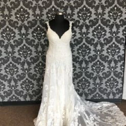 Something Blue Allure 9621 Wedding Dress Size 16 Lace/Beading Ivory V-Neck Fit&Flare