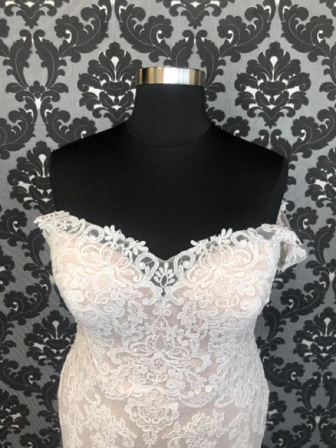 Something Blue Private Label Women Wedding Dress Lace Ivory/Blush Size 28 WEDDING DRESSES 4 Something Blue Private Label Women Wedding Dress Lace Ivory/Blush Size 28 WEDDING DRESSES