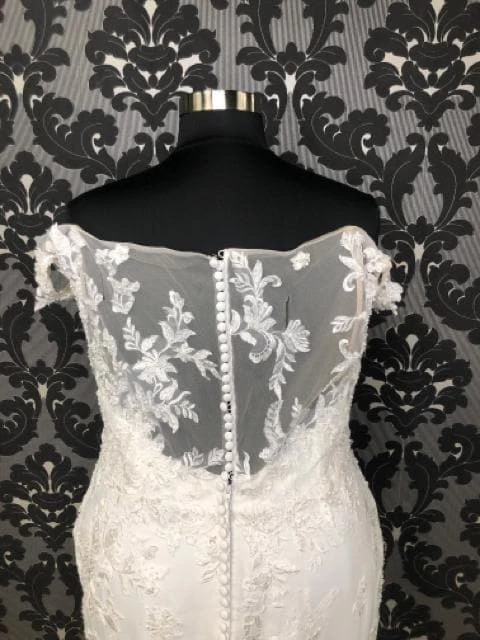 Something Blue Sincerity Bridal 44198 Wedding Dress Lace/Tulle Ivory AS IS HOLE IN BACK DETAIL 6 Something Blue Sincerity Bridal 44198 Wedding Dress Lace/Tulle Ivory AS IS HOLE IN BACK DETAIL