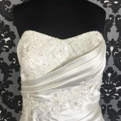 Size 12 Ivory Allure Bridal Lace Cap Sleeve A-line V-Neck