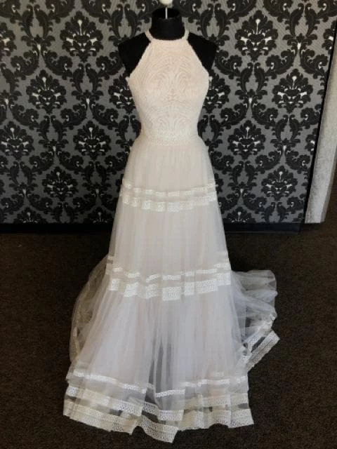 Something Blue Wilderly Bride Women's Wedding Dress Lace/Tulle Ivory Size 6 3 Something Blue Wilderly Bride Women's Wedding Dress Lace/Tulle Ivory Size 6