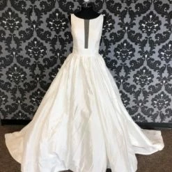 Something Blue Justin Alexander Size 12 Ivory Higneck Sleeveless Satin Ballgown Wedding Dress