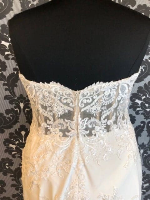 Something Blue WEDDING DRESSES Casablanca 2404 Wedding Dress Lace/poly Ivory/Silver Size 20 6 Something Blue WEDDING DRESSES Casablanca 2404 Wedding Dress Lace/poly Ivory/Silver Size 20