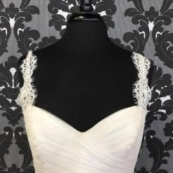 WEDDING DRESSES Size 12 Ivory Pronovias Lace/Tulle Lace A-line V-Neck