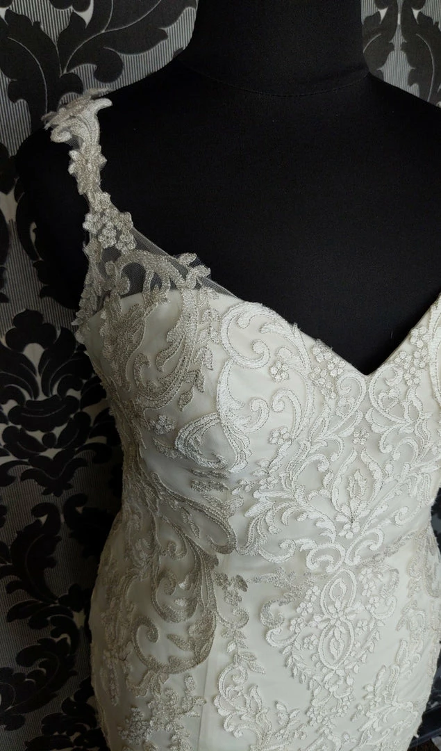 Something Blue WEDDING DRESSES Casablanca BL3331 Wedding Dress Size 20 Lace Ivory Sleeveless Fit & Flare 4 Something Blue WEDDING DRESSES Casablanca BL3331 Wedding Dress Size 20 Lace Ivory Sleeveless Fit & Flare