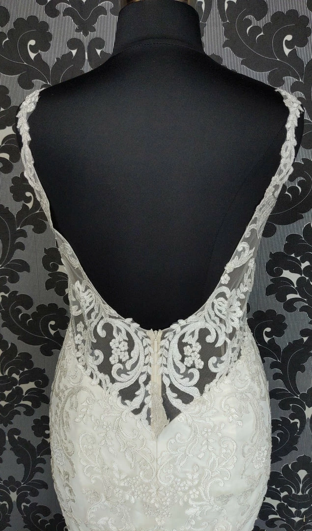 Something Blue WEDDING DRESSES Casablanca BL3331 Wedding Dress Size 20 Lace Ivory Sleeveless Fit & Flare 7 Something Blue WEDDING DRESSES Casablanca BL3331 Wedding Dress Size 20 Lace Ivory Sleeveless Fit & Flare