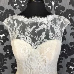Size 10 Ivory Pronovias Lace Sleeveless Tea Length Highneck