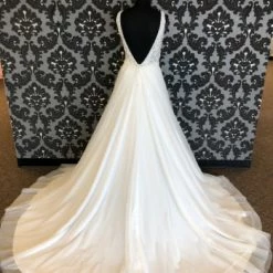 Something Blue Mori Lee 6923 Size 8 Ivory Tulle And Lace Plunging V-neck A-line WEDDING DRESSES 10 Something Blue Mori Lee 6923 Size 8 Ivory Tulle And Lace Plunging V-neck A-line WEDDING DRESSES