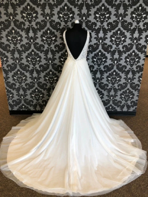 Something Blue Mori Lee 6923 Size 8 Ivory Tulle And Lace Plunging V-neck A-line WEDDING DRESSES 6 Something Blue Mori Lee 6923 Size 8 Ivory Tulle And Lace Plunging V-neck A-line WEDDING DRESSES