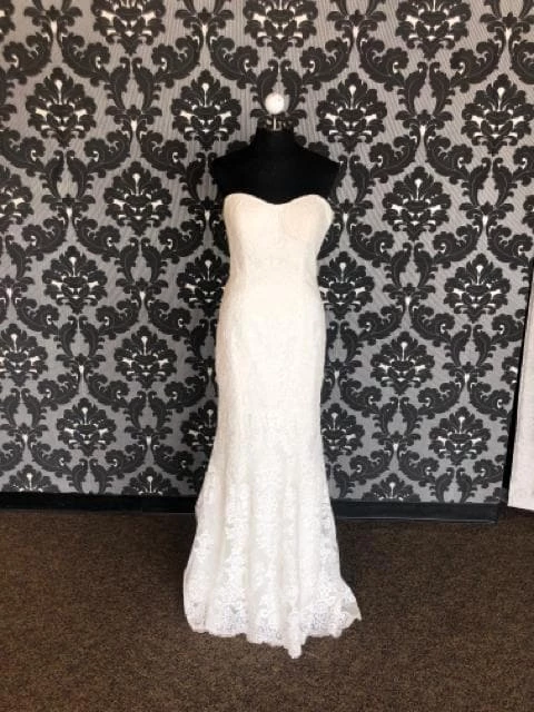 Something Blue Allure Romance Women's Wedding Dress Lace White Size 10 WEDDING DRESSES 3 Something Blue Allure Romance Women's Wedding Dress Lace White Size 10 WEDDING DRESSES