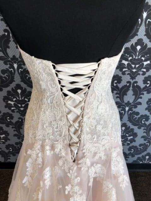 Something Blue WEDDING DRESSES Essense Of Australia D2735 Women's Wedding Dress Lace/Tulle 6 Something Blue WEDDING DRESSES Essense Of Australia D2735 Women's Wedding Dress Lace/Tulle