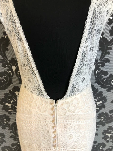 Something Blue Wilderly Bride F181 Size 18 Ivory Lace V-neck Fit & Flare 7 Something Blue Wilderly Bride F181 Size 18 Ivory Lace V-neck Fit & Flare