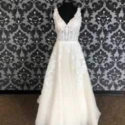 Something Blue Hurley Size 10 IvoryV-Neck Sleeveless A-line Wedding Dress WEDDING DRESSES