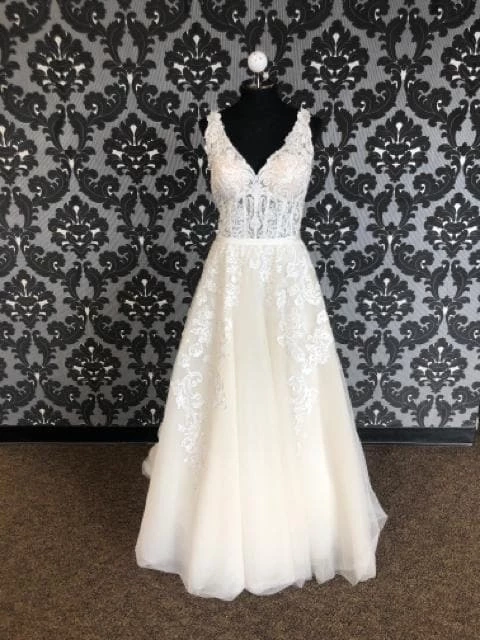 Something Blue Hurley Size 10 IvoryV-Neck Sleeveless A-line Wedding Dress WEDDING DRESSES 3 Something Blue Hurley Size 10 IvoryV-Neck Sleeveless A-line Wedding Dress WEDDING DRESSES