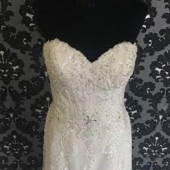 Something Blue Wedding Maggie Sottero Women's Wedding Dress Lace/Tulle Ivory Size 12