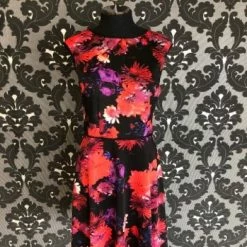 Something Blue FORMAL/MOTHER'S DRESSES London Times Women's Formal Poly Spandex Black/Red/Floral Size 8