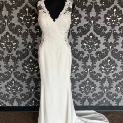 Something Blue Willowby Wedding Dress Lace/ Poly Spandex Ivory Size 6 Sheath
