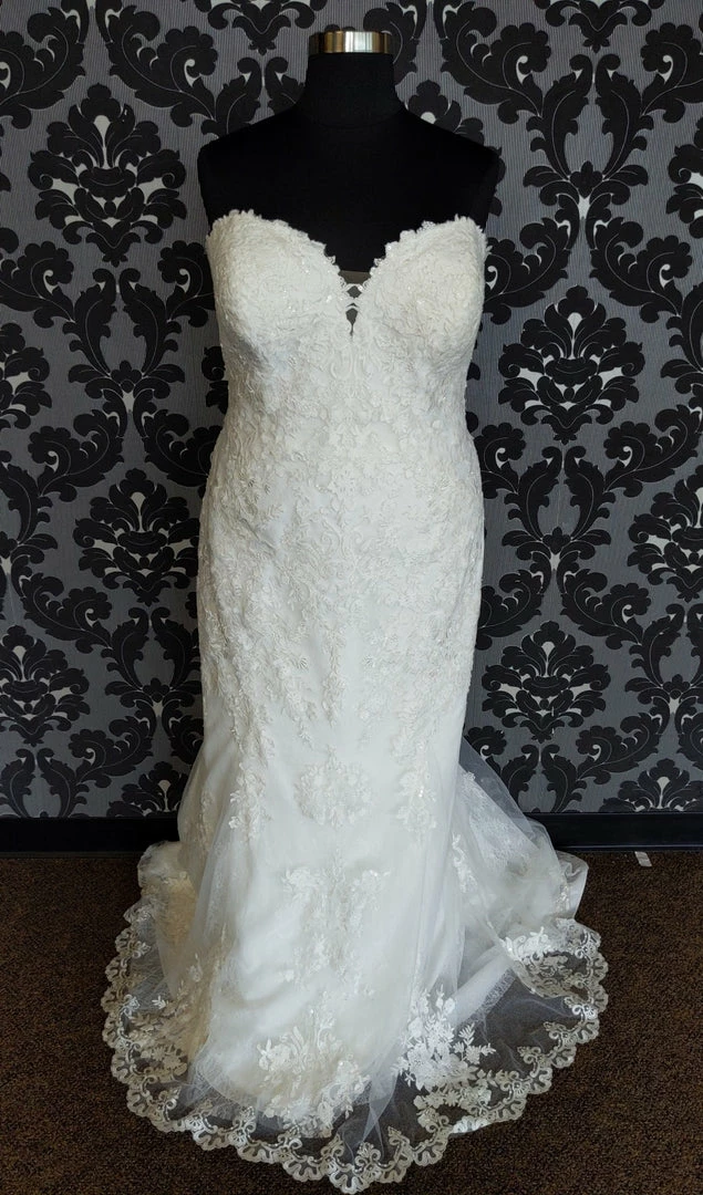 Something Blue WEDDING DRESSES Stellla York 6814 Wedding Dress Size 28 Lace/Sequin Ivory Strapless 3 Something Blue WEDDING DRESSES Stellla York 6814 Wedding Dress Size 28 Lace/Sequin Ivory Strapless