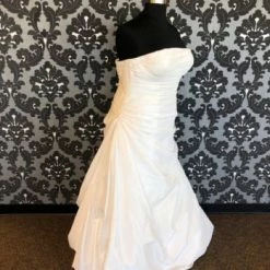 Something Blue WEDDING DRESSES Pronovias Semilla Wedding Dress Satin Off White Size 20 Sheath 7 Something Blue WEDDING DRESSES Pronovias Semilla Wedding Dress Satin Off White Size 20 Sheath