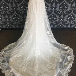 Something Blue Wedding Maggie Sottero Women's Wedding Dress Lace/Tulle Ivory Size 12