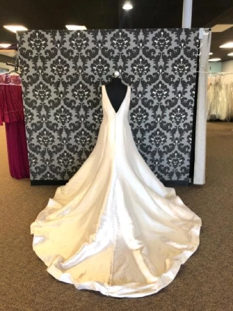 Something Blue Allure 9600 Women Wedding Dress Bengaline Almond Size 14 V-Neck WEDDING DRESSES 6 Something Blue Allure 9600 Women Wedding Dress Bengaline Almond Size 14 V-Neck WEDDING DRESSES