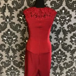 Something Blue Maggy London Women's Formal Knit Crepe Red Size 12 Cocktail FORMAL/MOTHER'S DRESSES