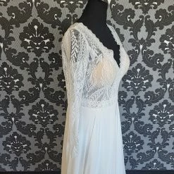 Something Blue Wilderly Bride Size 16 Ivory Chiffon Long Sleeve Aline V-Neck Wedding Dress WEDDING DRESSES