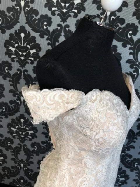 Something Blue Essense Of Size 14 Ivory Sweetheart Off The Shoulder Tulle And Lace FIt & Flare 5 Something Blue Essense Of Size 14 Ivory Sweetheart Off The Shoulder Tulle And Lace FIt & Flare