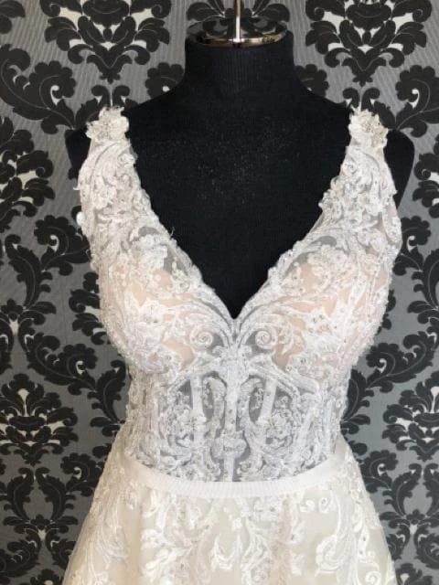 Something Blue Hurley Size 10 IvoryV-Neck Sleeveless A-line Wedding Dress WEDDING DRESSES 4 Something Blue Hurley Size 10 IvoryV-Neck Sleeveless A-line Wedding Dress WEDDING DRESSES