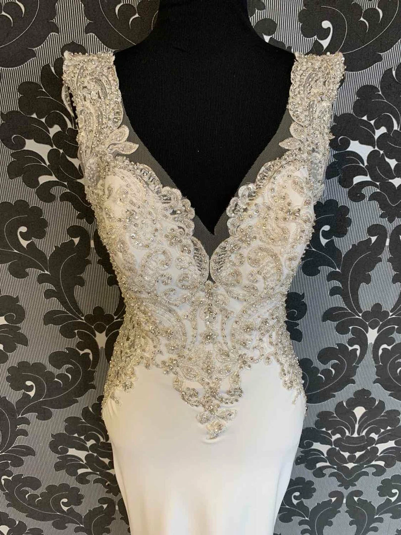 Something Blue Madison James MJ307 Size 8 Ivory Crepe/Beaded Sleeveless V-Neck WEDDING DRESSES 6 Something Blue Madison James MJ307 Size 8 Ivory Crepe/Beaded Sleeveless V-Neck WEDDING DRESSES
