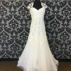 Size 12 Off White Pronovias Lace Cap Sleeve Dropwaist Sweetheart