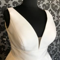 Something Blue Stella York 9240 Wedding Dress Size 20 Crepe Ivory Sleeveless A-line Deep V