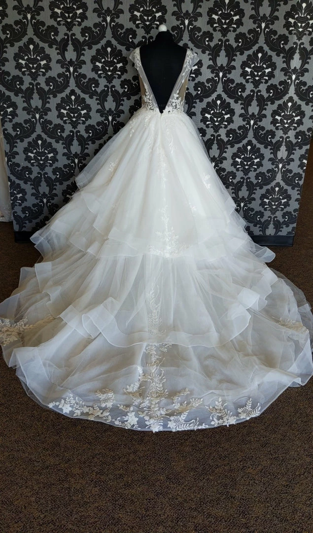 Something Blue CallaBlanche Wedding Dress 121230 Size 12 Tulle/Beads White Sleeveless Deep V 5 Something Blue CallaBlanche Wedding Dress 121230 Size 12 Tulle/Beads White Sleeveless Deep V