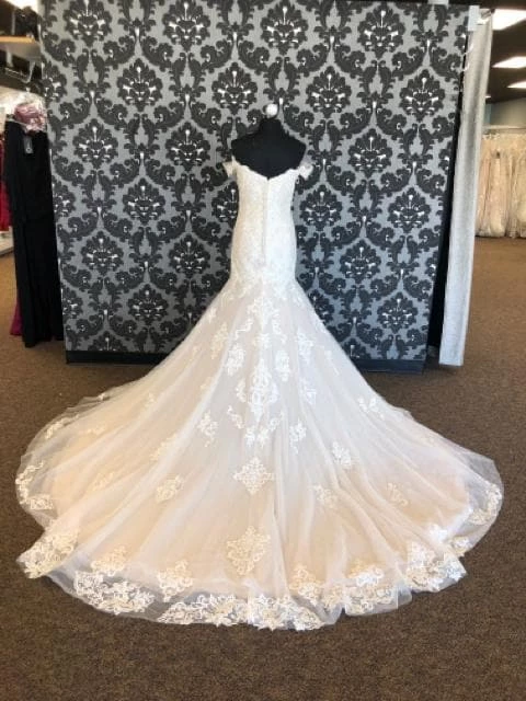 Something Blue Essense Of Size 14 Ivory Sweetheart Off The Shoulder Tulle And Lace FIt & Flare 6 Something Blue Essense Of Size 14 Ivory Sweetheart Off The Shoulder Tulle And Lace FIt & Flare