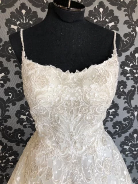 Something Blue Allure Bridal Disney "Beauty's Rose" Size 6 Ivory Ballgown 4 Something Blue Allure Bridal Disney "Beauty's Rose" Size 6 Ivory Ballgown