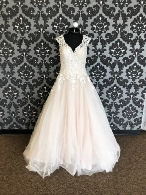 Something Blue Allure Bridal 7606 Women Wedding Dress Tulle/Embroidery Size 12 WEDDING DRESSES 3 Something Blue Allure Bridal 7606 Women Wedding Dress Tulle/Embroidery Size 12 WEDDING DRESSES