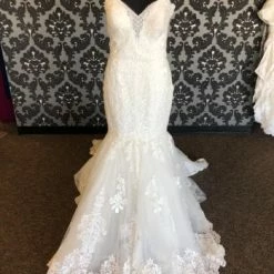Something Blue Allure Romance Women's Wedding Dress Lace Ivory Size 10 WEDDING DRESSES