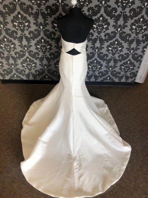 Something Blue Stella York 6774ZZ Bengaline Ivory Size AS IS LARGE RUN, BODICE SEPARATING, SNAG WEDDING DRESSES 6 Something Blue Stella York 6774ZZ Bengaline Ivory Size AS IS LARGE RUN, BODICE SEPARATING, SNAG WEDDING DRESSES