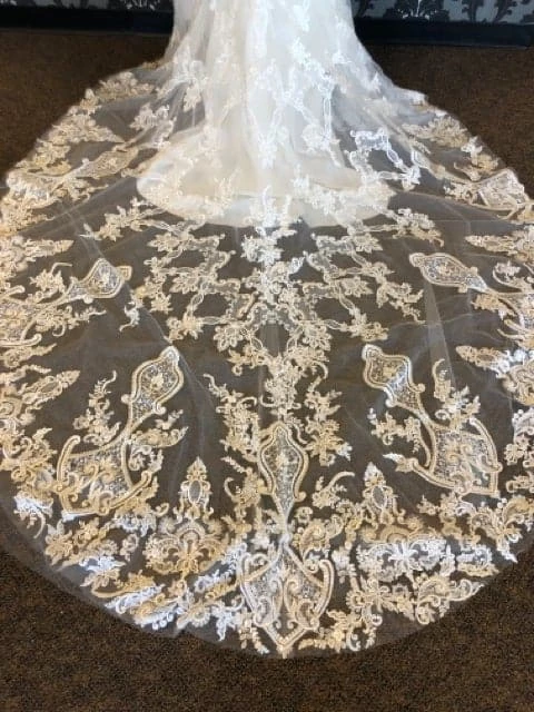 Something Blue WEDDING DRESSES Casablanca 2404 Wedding Dress Lace/poly Ivory/Silver Size 20 8 Something Blue WEDDING DRESSES Casablanca 2404 Wedding Dress Lace/poly Ivory/Silver Size 20