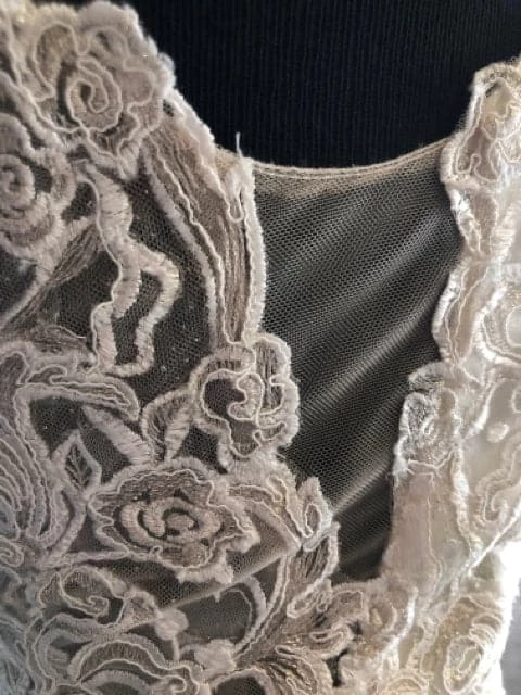 Something Blue Allure Bridal Disney "Beauty's Rose" Size 6 Ivory Ballgown 6 Something Blue Allure Bridal Disney "Beauty's Rose" Size 6 Ivory Ballgown