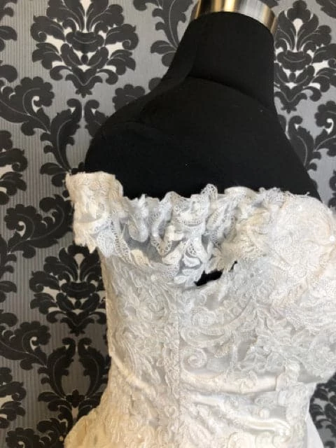 Something Blue Allure Bridal Disney" Princess Belle" Size 14 Ivory Off The Shoulder Ballgown WEDDING DRESSES 6 Something Blue Allure Bridal Disney" Princess Belle" Size 14 Ivory Off The Shoulder Ballgown WEDDING DRESSES