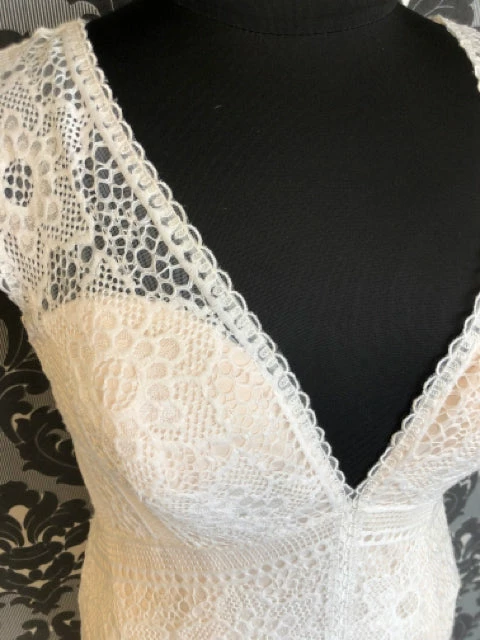 Something Blue Wilderly Bride F181 Size 18 Ivory Lace V-neck Fit & Flare 4 Something Blue Wilderly Bride F181 Size 18 Ivory Lace V-neck Fit & Flare