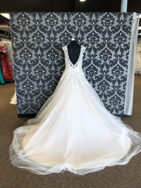 Something Blue Allure Bridal 7606 Women Wedding Dress Tulle/Embroidery Size 12 WEDDING DRESSES 8 Something Blue Allure Bridal 7606 Women Wedding Dress Tulle/Embroidery Size 12 WEDDING DRESSES