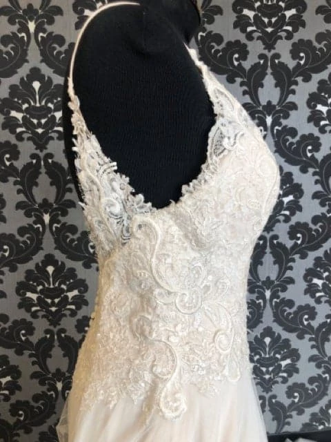 Something Blue Sincerity Bridal 1142 Lace/Tulle Size 14 AS IS RUNS AND HOLES THROUGHOUT WEDDING DRESSES 5 Something Blue Sincerity Bridal 1142 Lace/Tulle Size 14 AS IS RUNS AND HOLES THROUGHOUT WEDDING DRESSES
