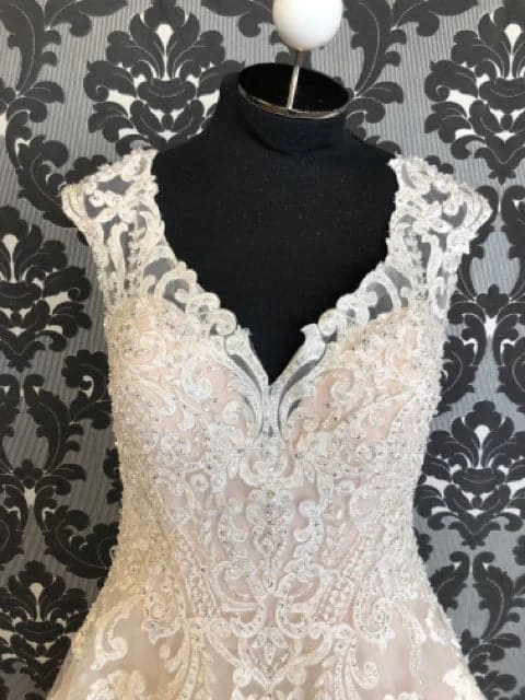 Something Blue Allure Bridal 7606 Women Wedding Dress Tulle/Embroidery Size 12 WEDDING DRESSES 4 Something Blue Allure Bridal 7606 Women Wedding Dress Tulle/Embroidery Size 12 WEDDING DRESSES